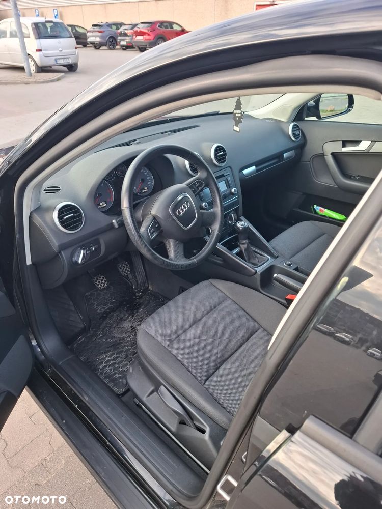 Audi A3 Sportback 1.6 TDI DPF Ambiente - 5