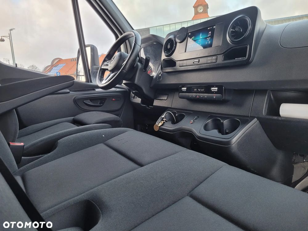 Mercedes-Benz Sprinter - 15