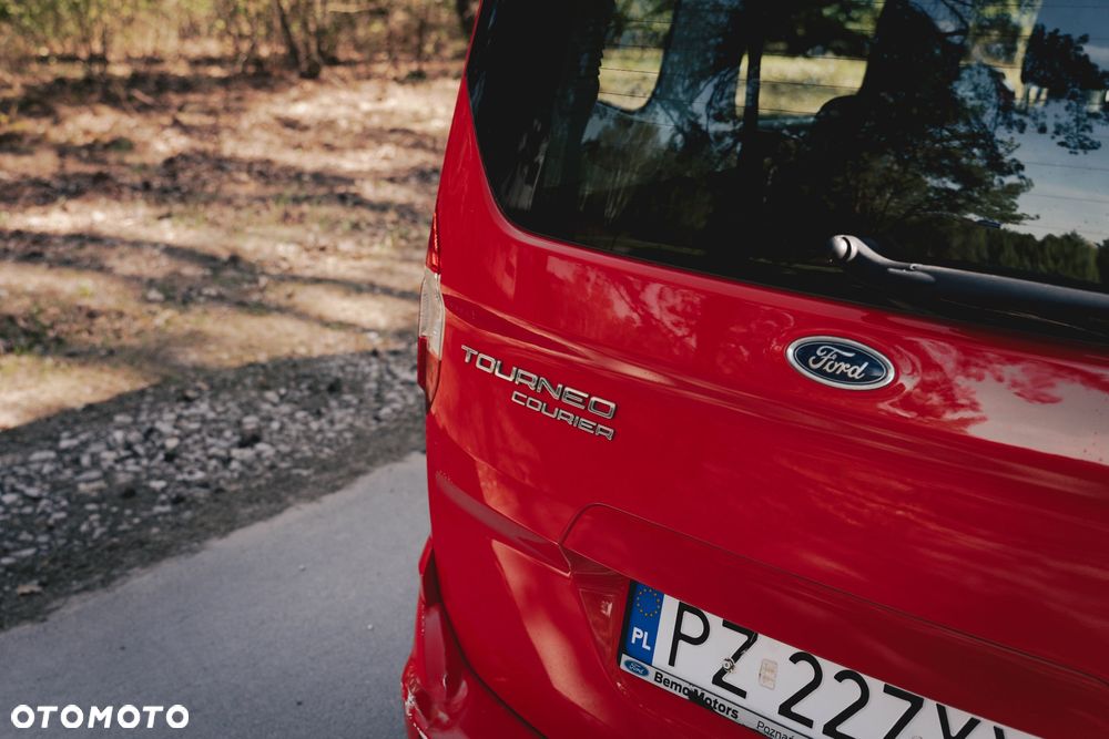 Ford Tourneo Courier 1.5 TDCi Trend - 24
