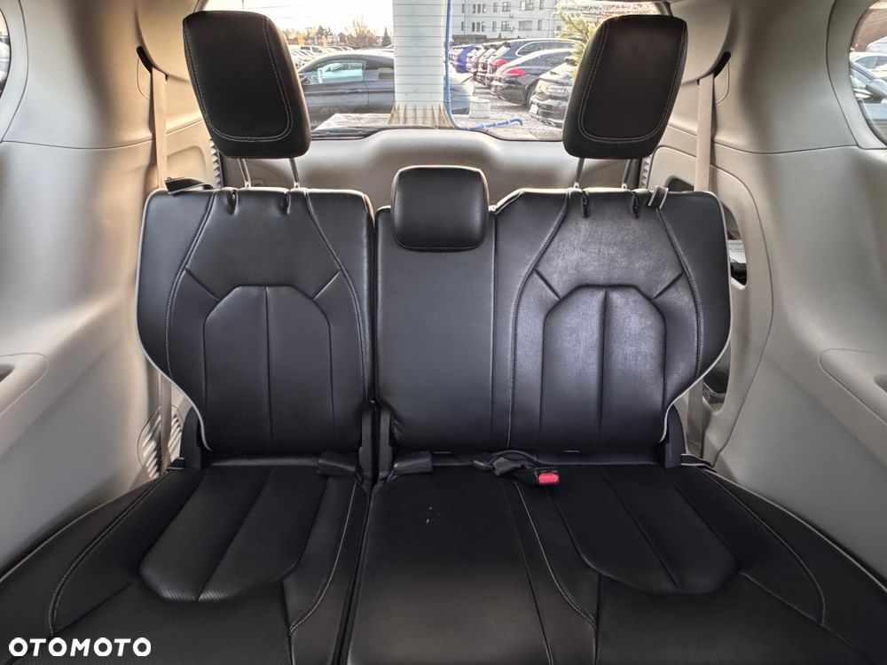 Chrysler Pacifica - 21