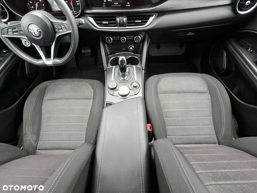 Alfa Romeo Stelvio - 16