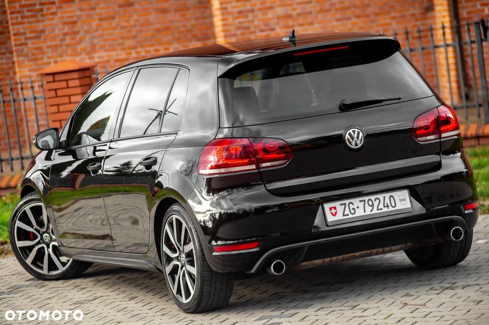 Volkswagen Golf 2.0 GTI DSG adidas - 12
