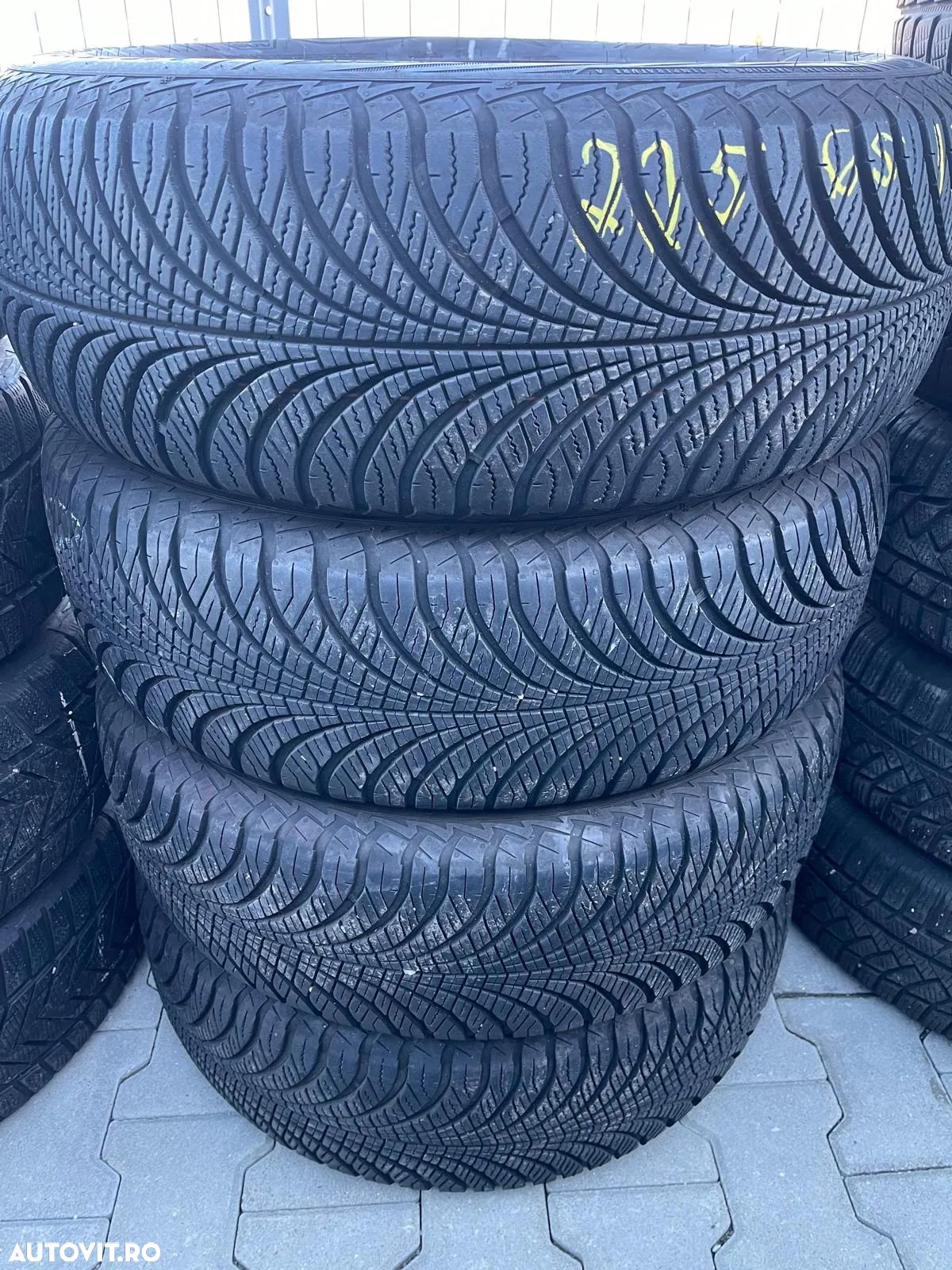 225 65 r17 Goodyear Allseason - 1