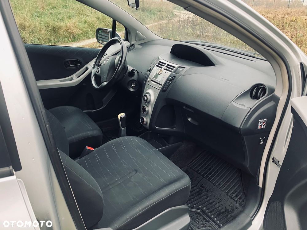 Toyota Yaris - 14