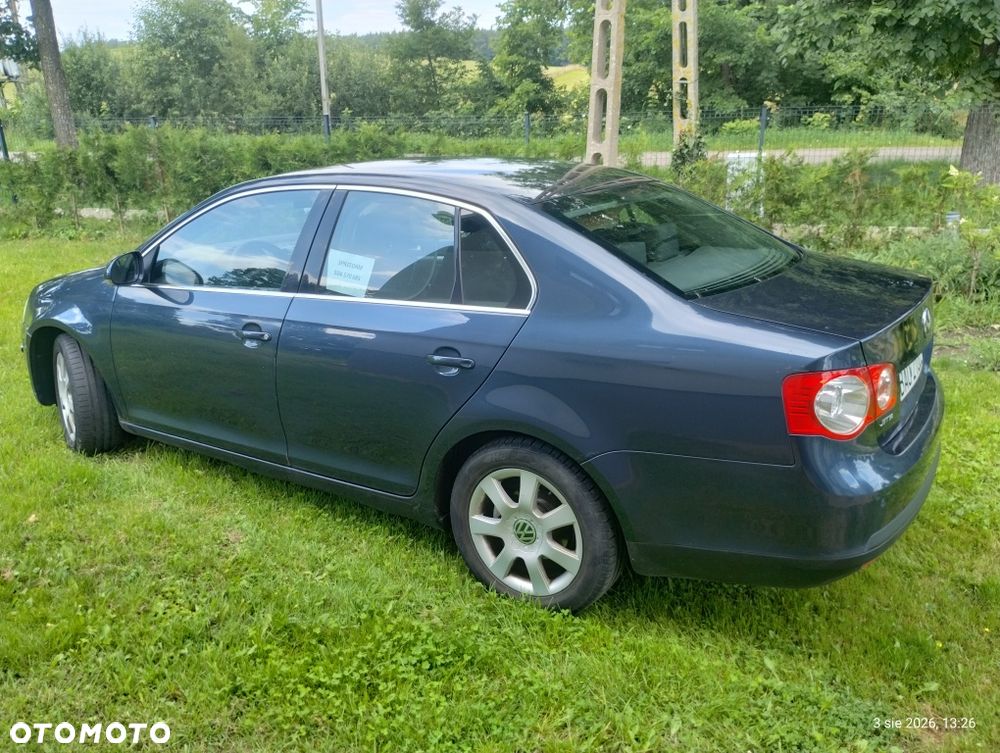 Volkswagen Jetta - 4
