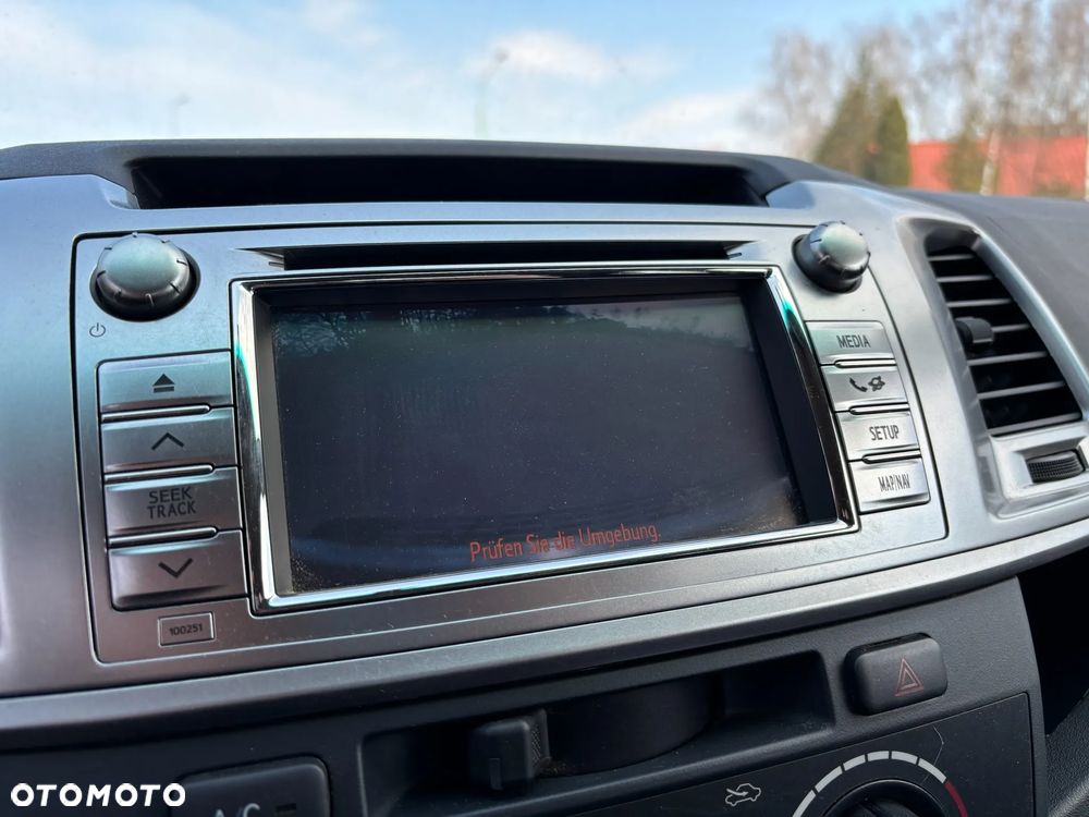 Toyota Hilux 2.5 D-4D SR5 - 23