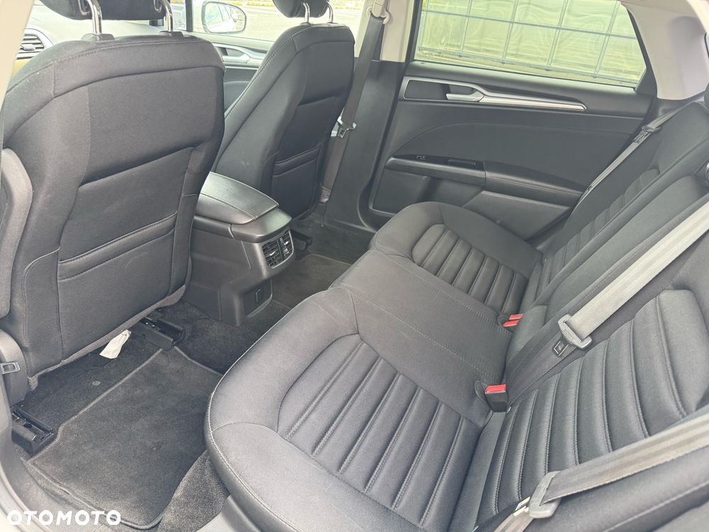 Ford Fusion - 12