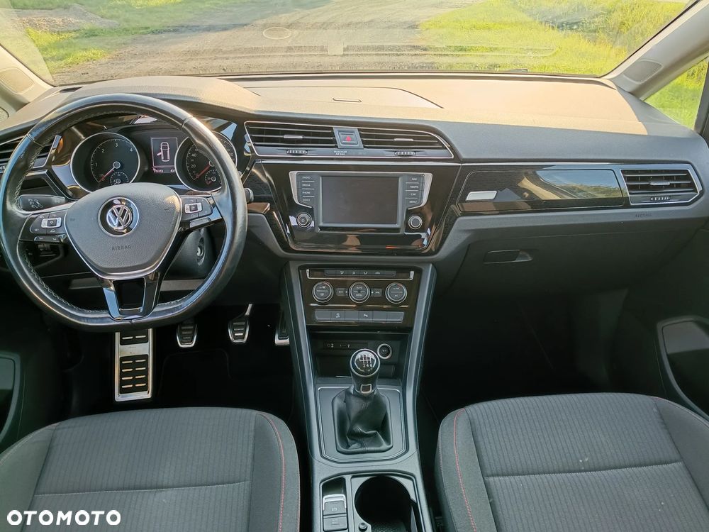 Volkswagen Touran - 10