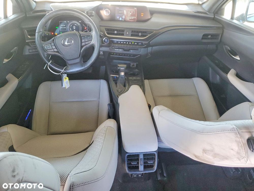 Lexus UX - 9