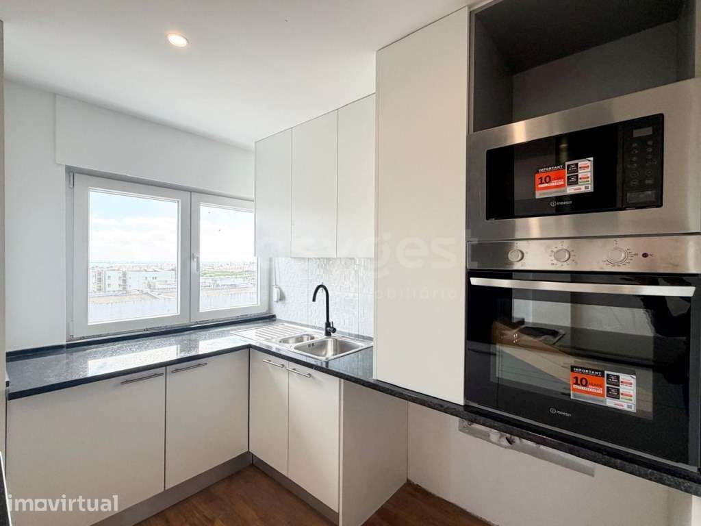 Apartamento T3 Totalmente Renovado, no Monte da Caparica - Grande imagem: 4/25