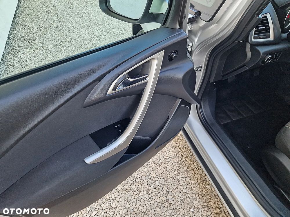 Opel Astra 1.4 Turbo 150 Jahre - 22