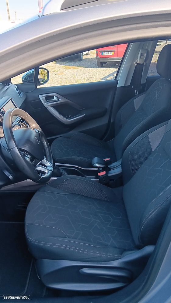 Peugeot 2008 1.2 PureTech Style - 10