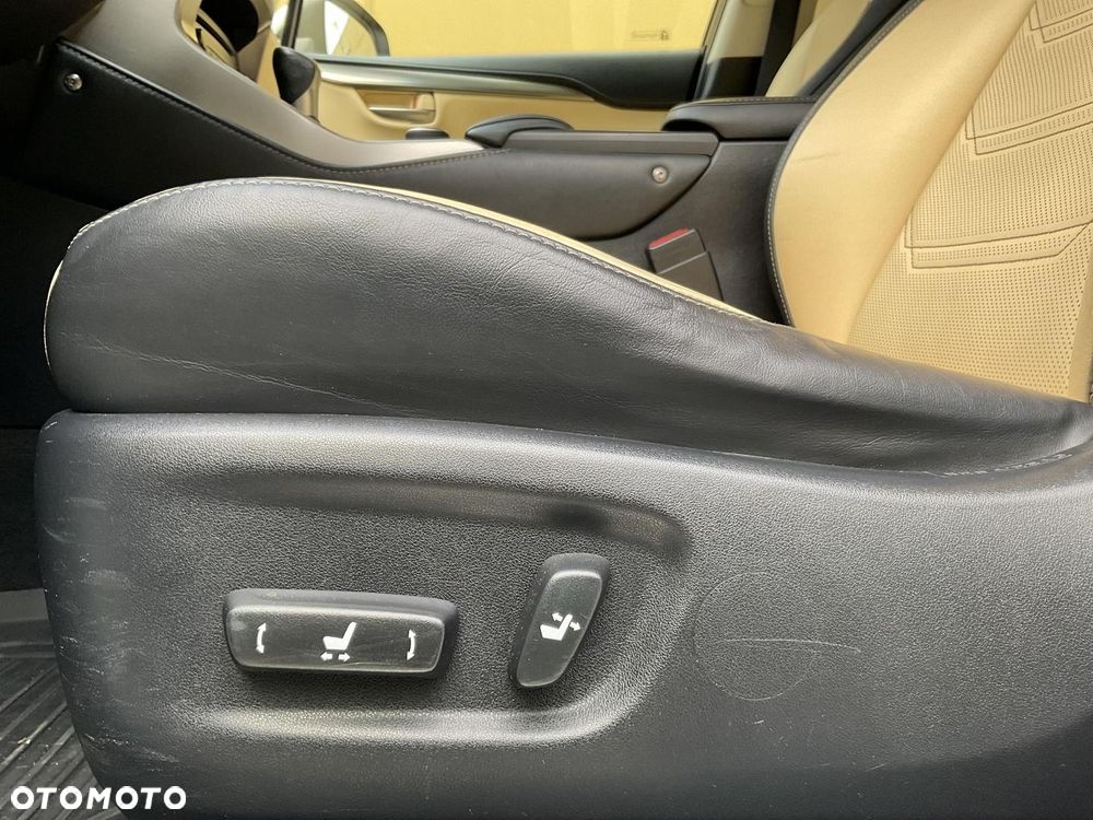 Lexus NX 300h Comfort AWD - 28