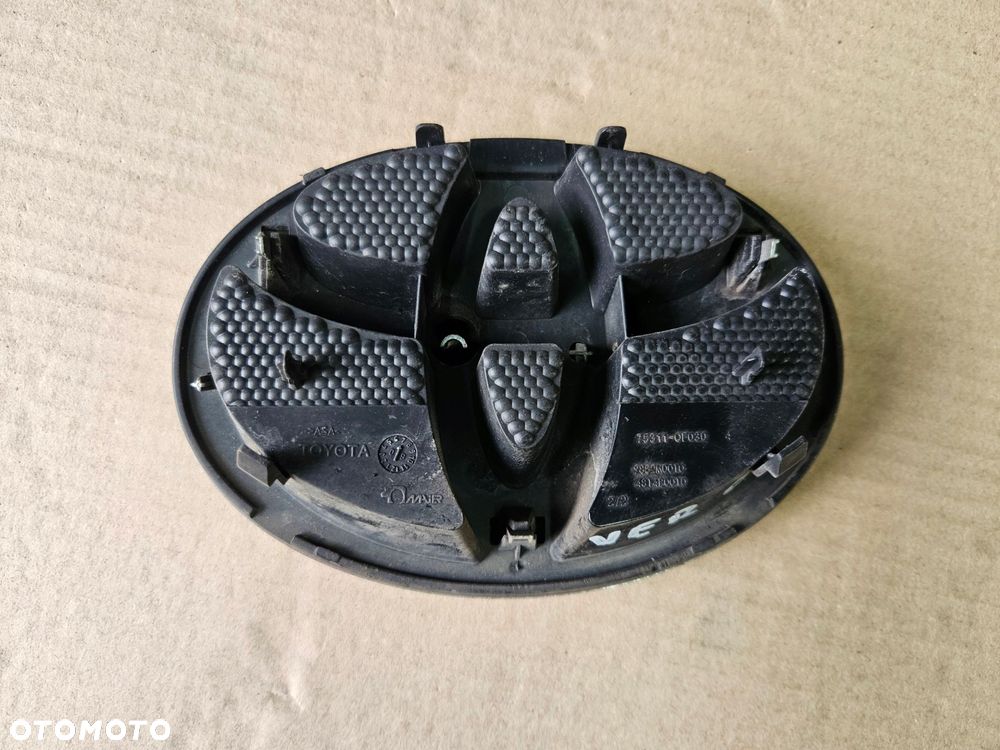 toyota verso 09-12 logo znaczek w zderzak - 2