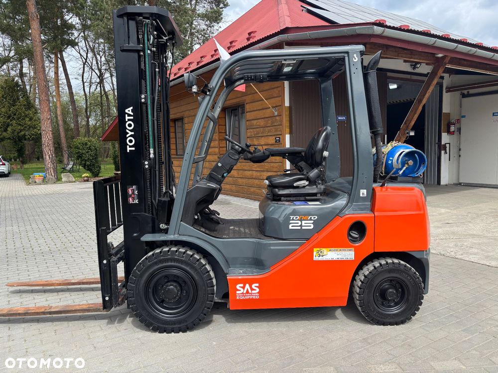 Toyota 8FGF25 GWARANCJA LPG+BENZYNA triplex DOSTAWA 42 400 NETTO - 1