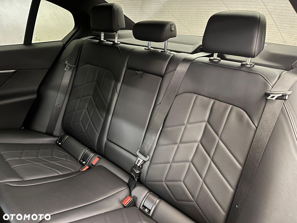 BMW Seria 5 520d xDrive mHEV M Sport - 33