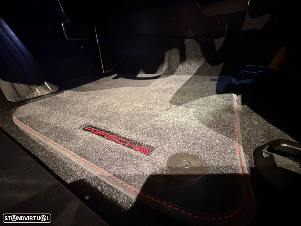 Porsche Taycan GTS - 45