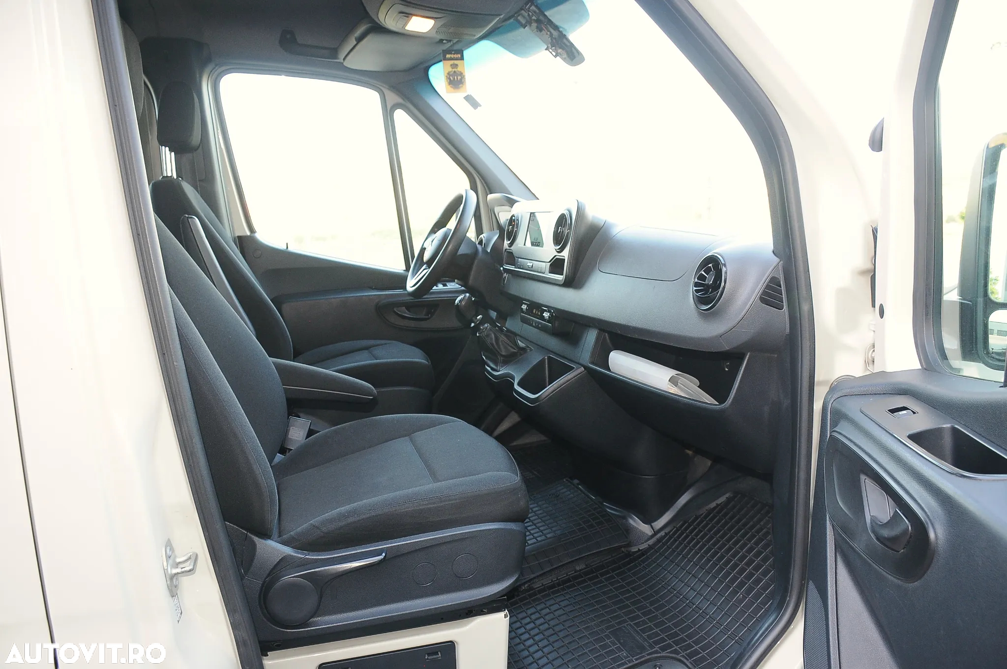 Mercedes-Benz Sprinter - 11