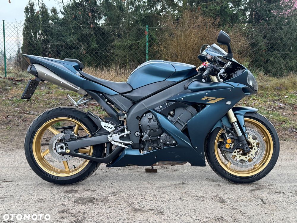 Yamaha R1 - 10