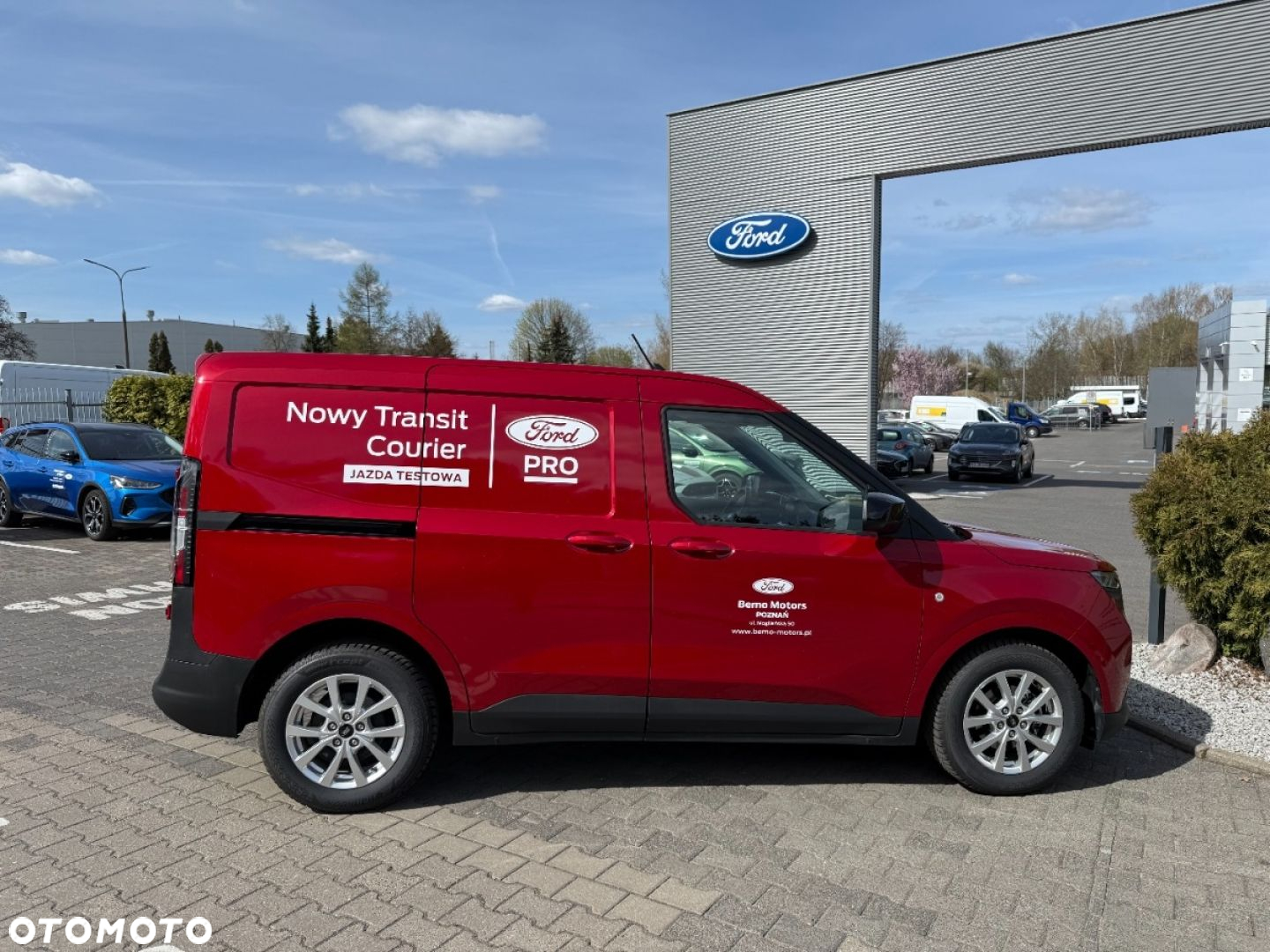 Ford Transit Courier - 10