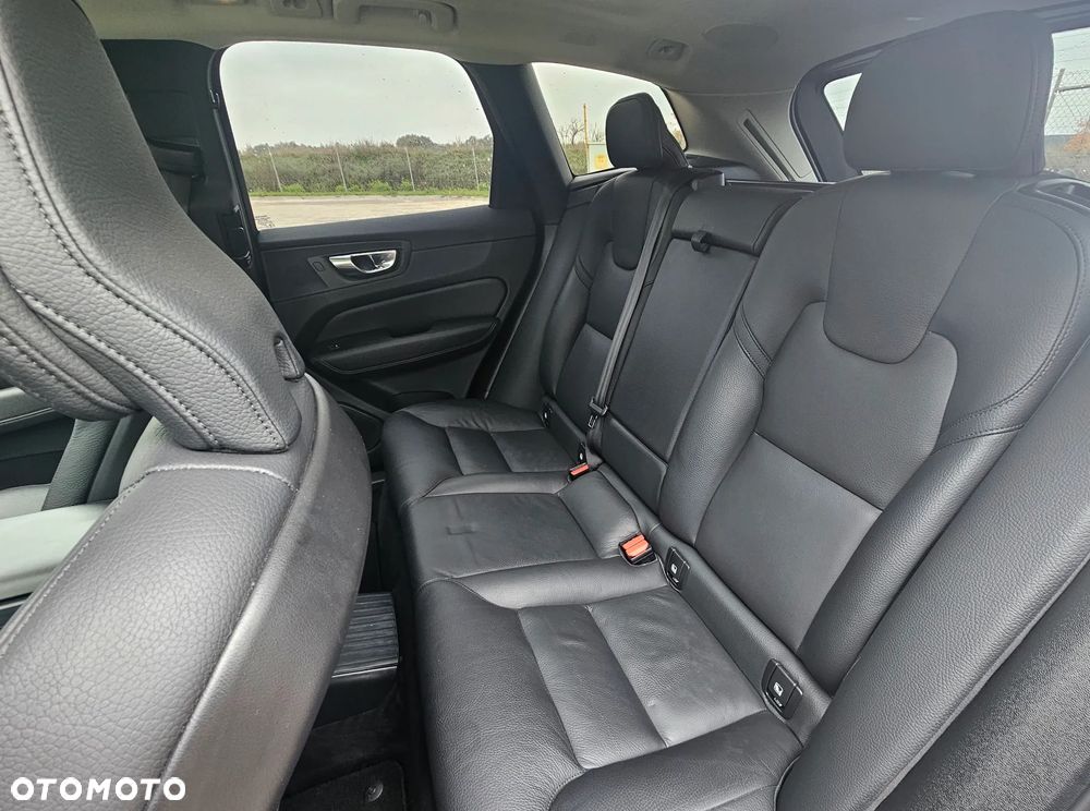 Volvo XC 60 T6 Plug-In Hybrid AWD Ultra Black Edition - 13