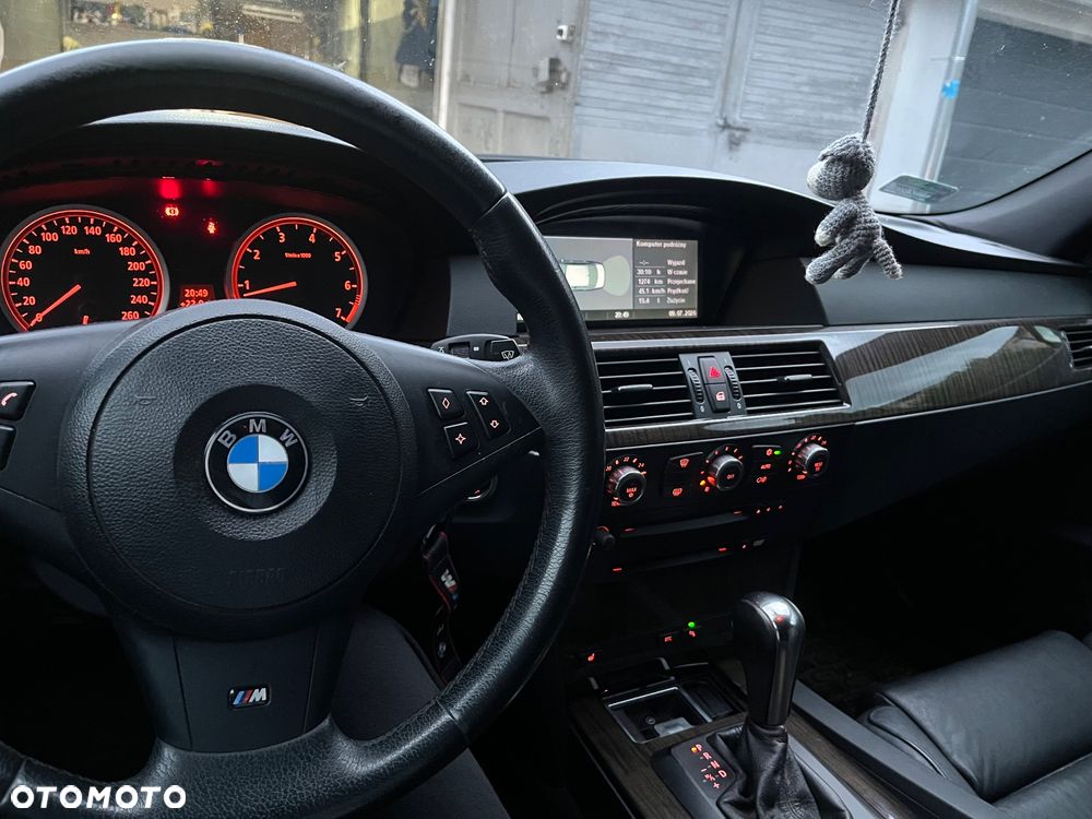 BMW Seria 5 550i - 7