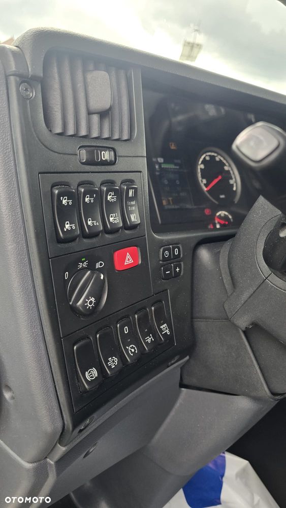 Scania P250 Euro 6 kurierka zabudowa kontener kurierka full air super stan! świeży import! - 11
