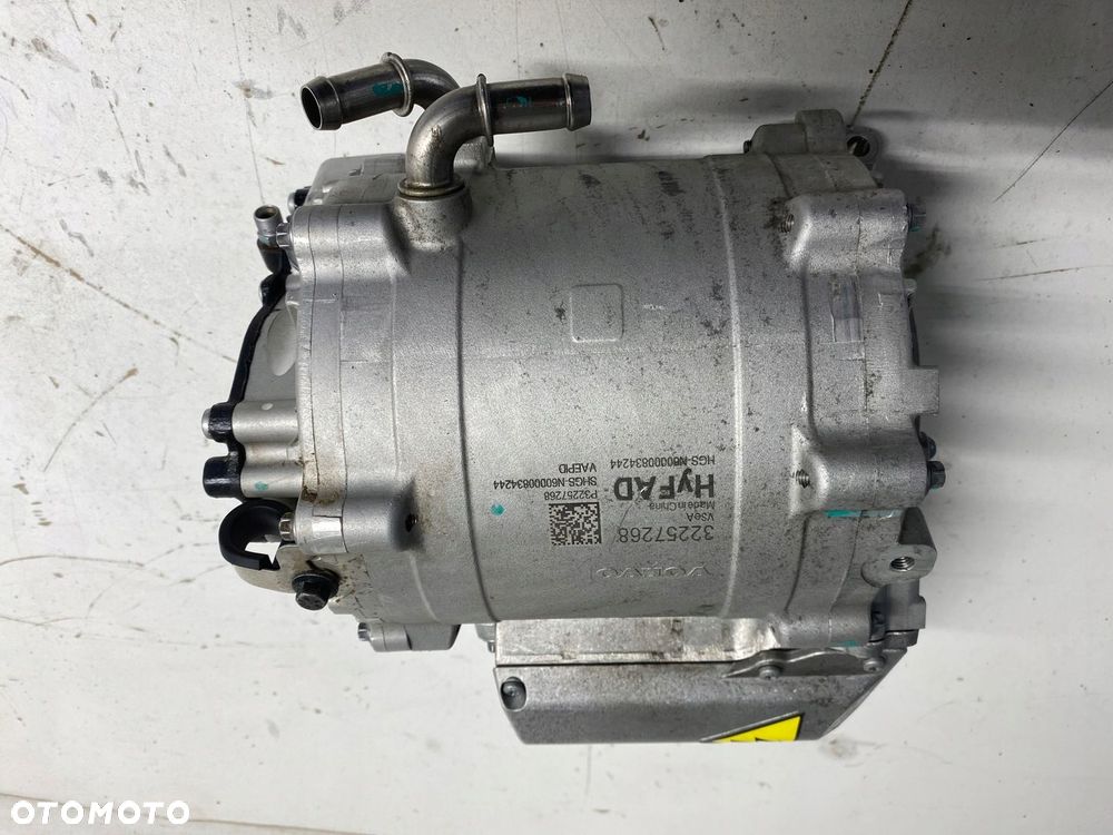 SILNIK ELEKTRYCZNY VOLVO XC40 1.5 HYB T3 32257268 - 1
