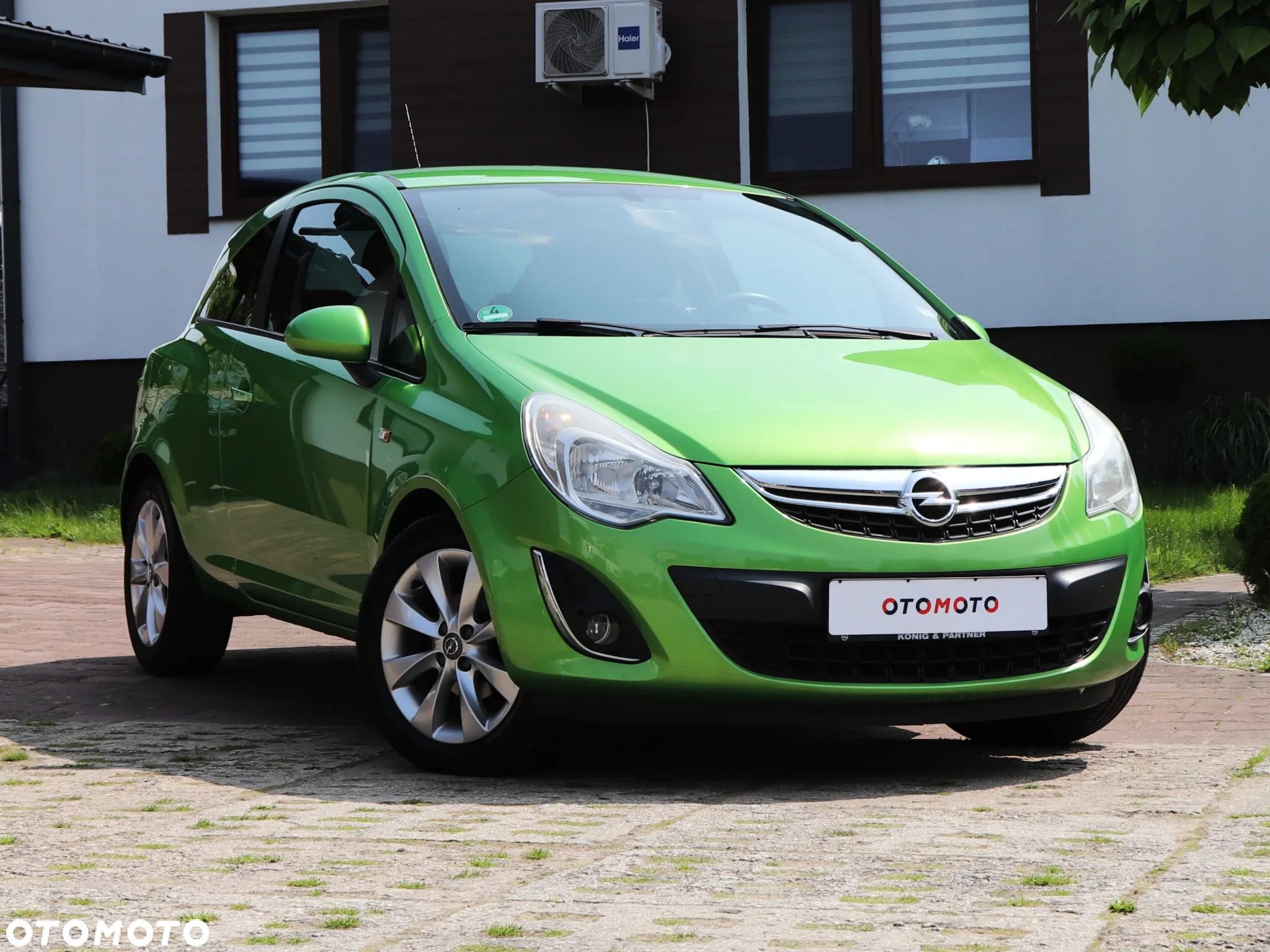 Opel Corsa 1.2 Cosmo - 1