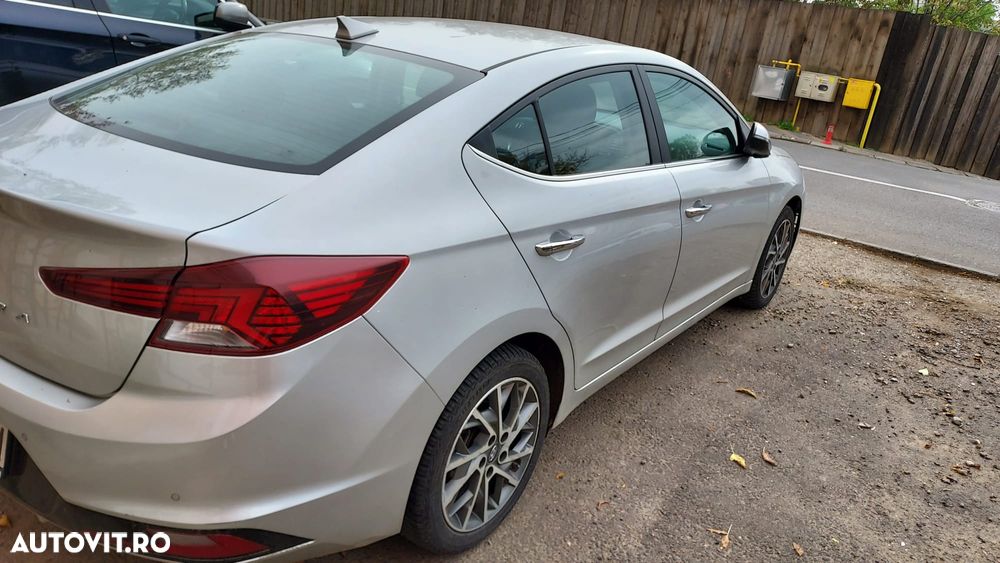 Hyundai Elantra - 4