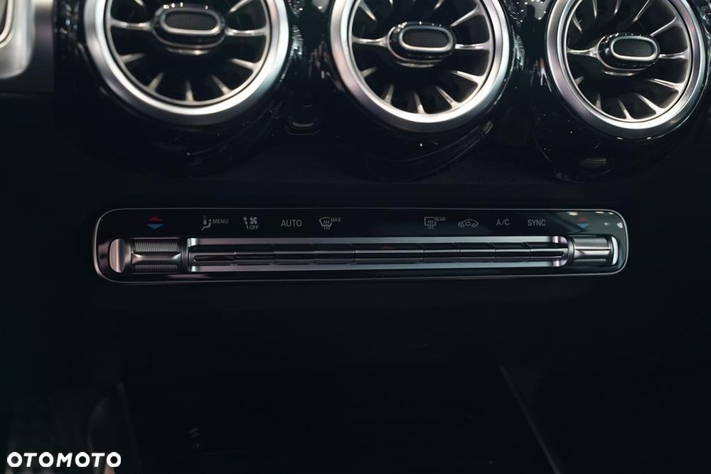 Mercedes-Benz GLB 200 mHEV AMG Line 7G-DCT - 16