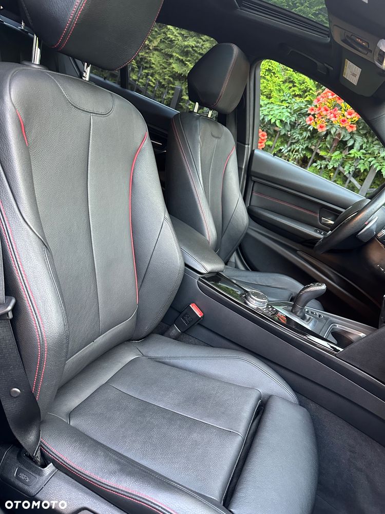 BMW Seria 3 335i xDrive Edition Sport - 12