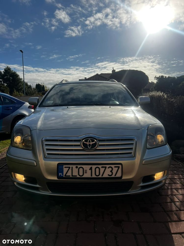 Toyota Avensis 2.0 D-4D Combi - 1
