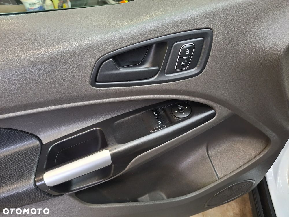 Ford Transit Connect Van Euro 6 2018r Furgon 3 Miejsca - 16