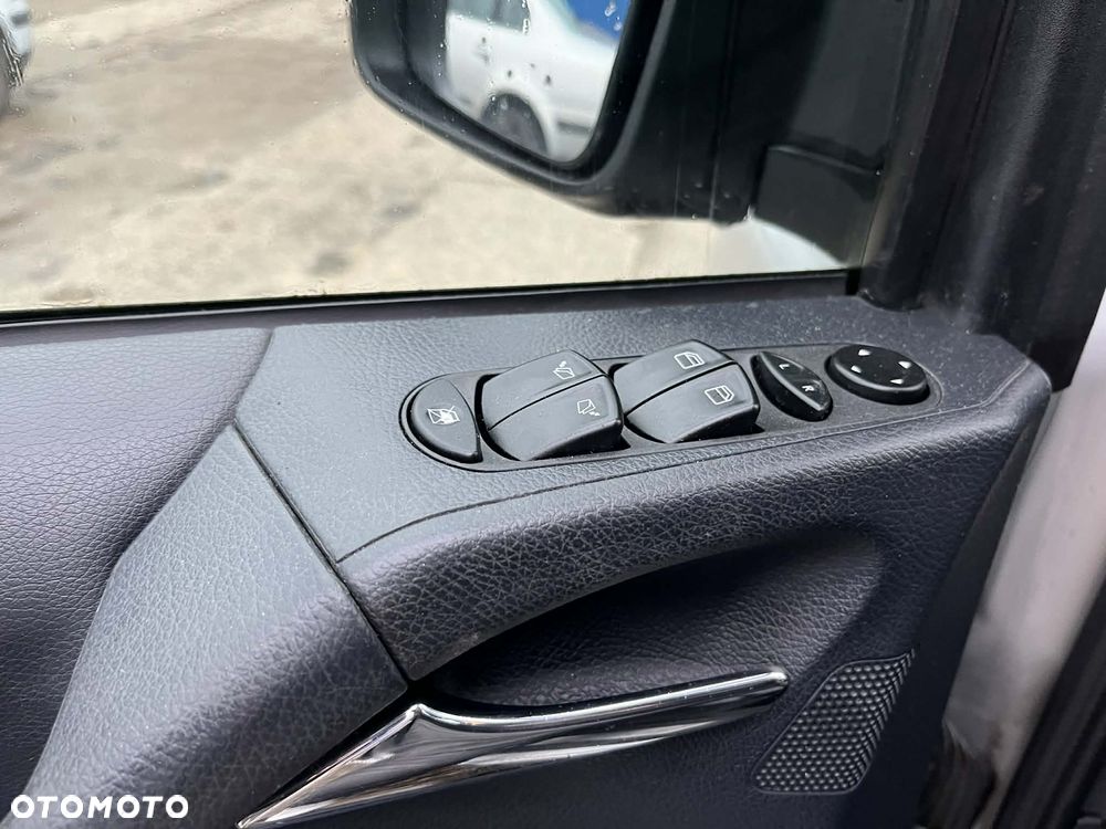 Mercedes-Benz Viano - 8