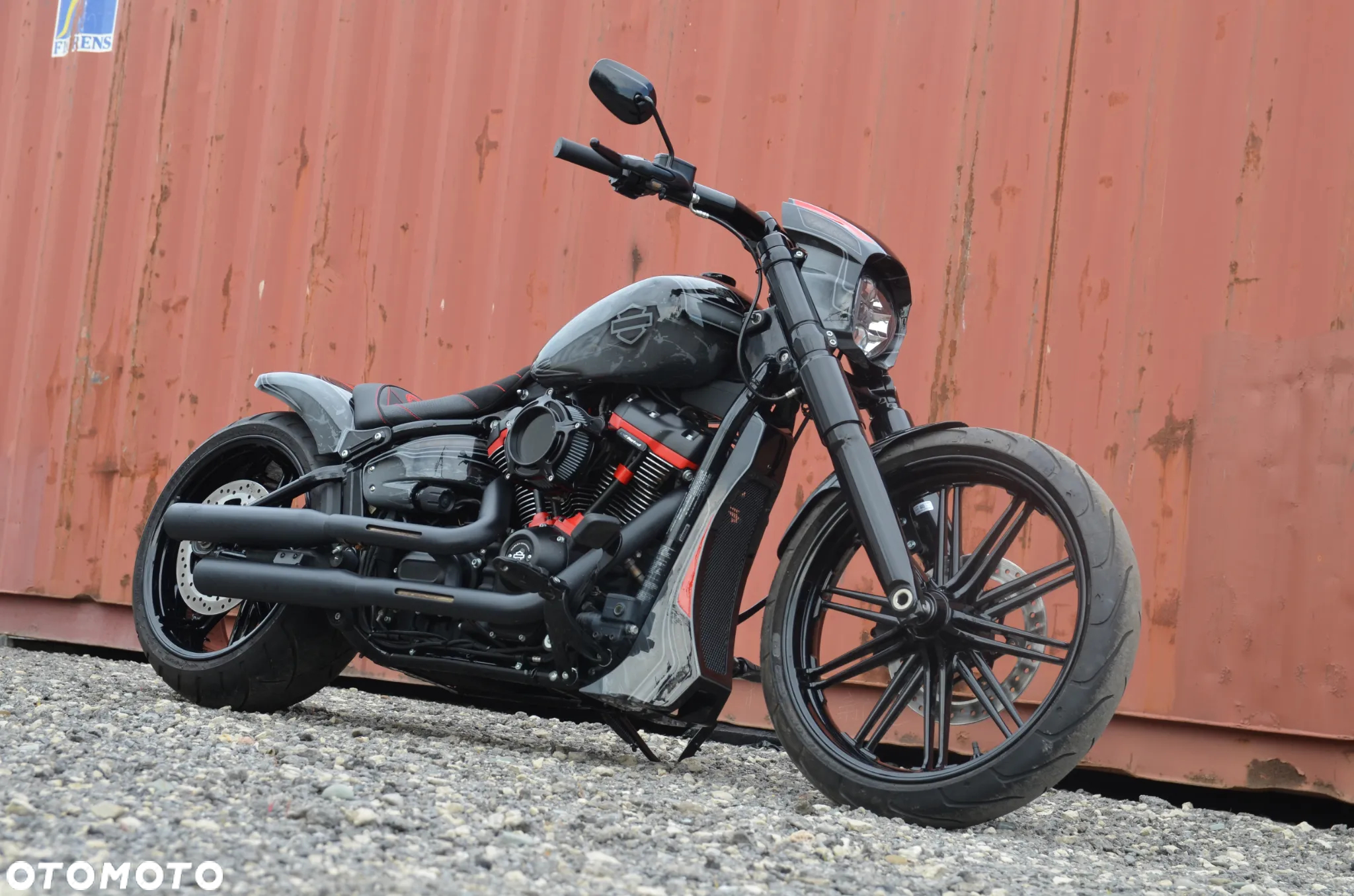 Harley-Davidson Softail Breakout - 12