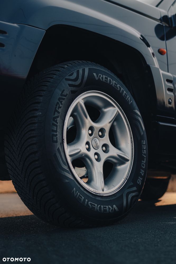 Jeep Grand Cherokee - 35