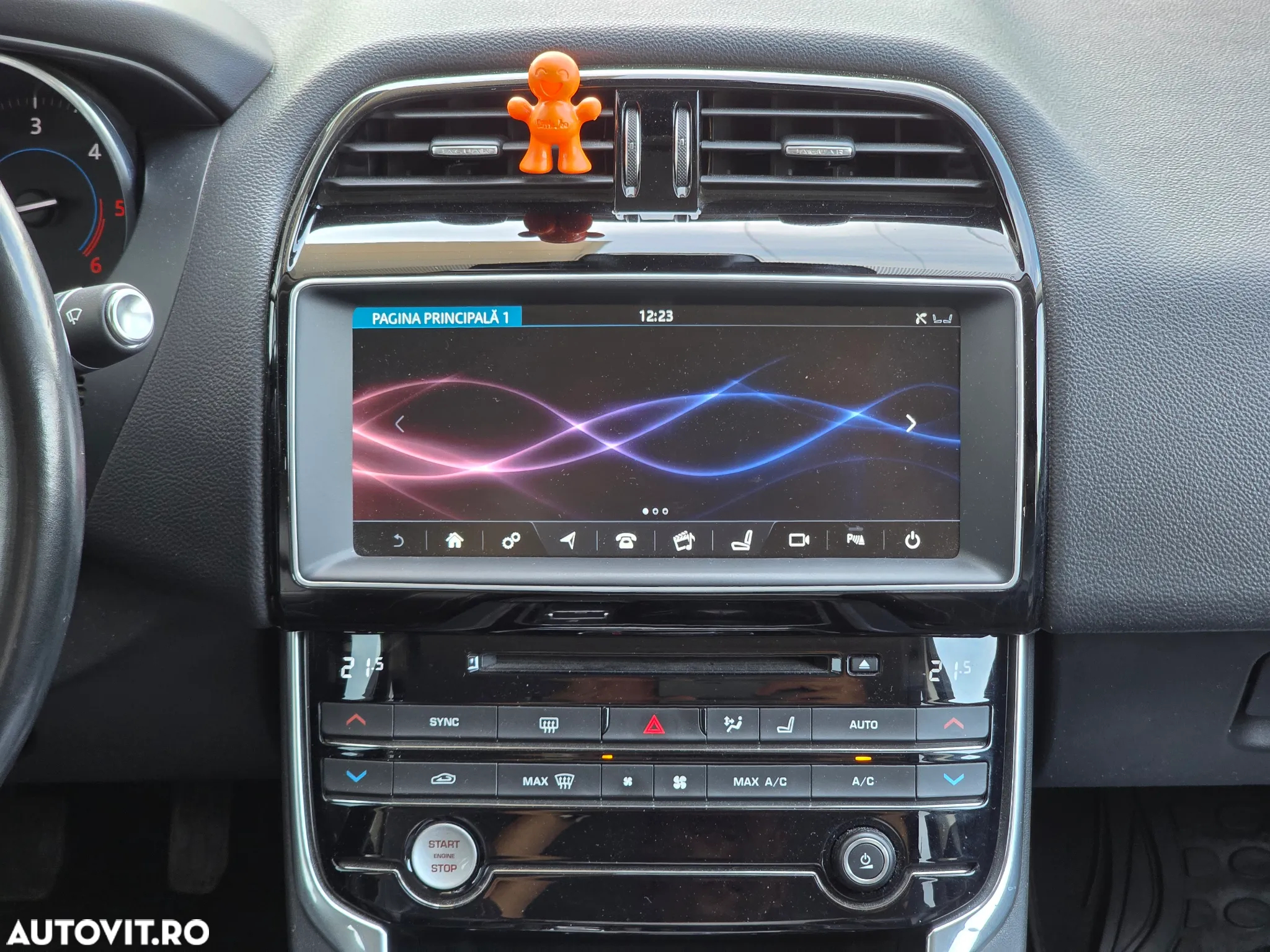 Jaguar XE - 22