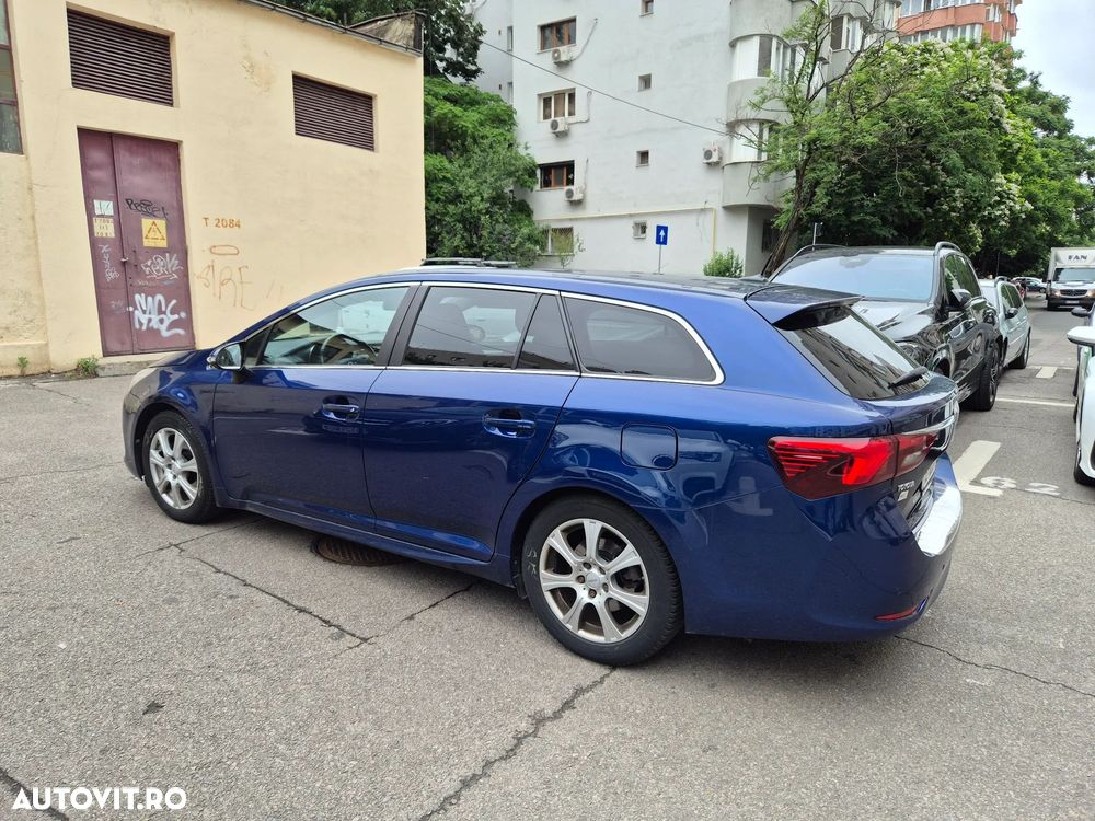 Toyota Avensis 2.0 D-4D Executive - 3