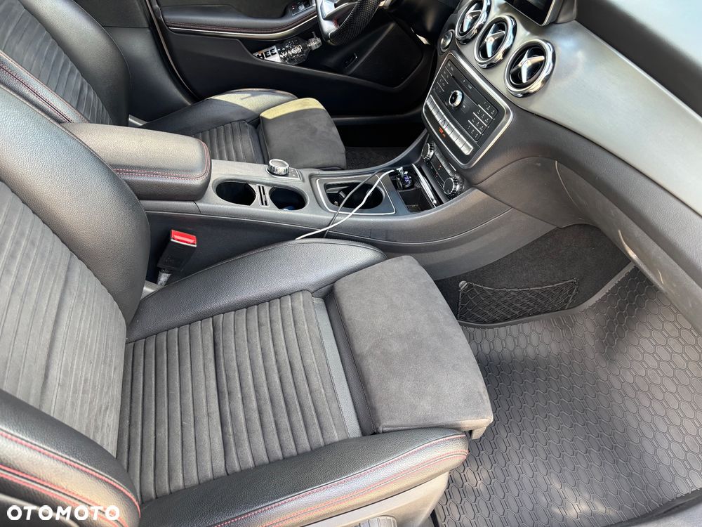 Mercedes-Benz GLA 250 4Matic 7G-DCT AMG Line - 27