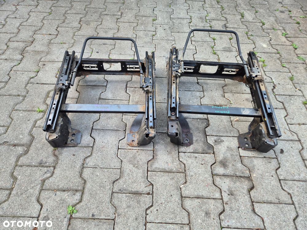 PODSTAWA PROWADNICA FOTELA LEWA PRAWA FIORINO IV NEMO BIPPER  08r.+ - 4