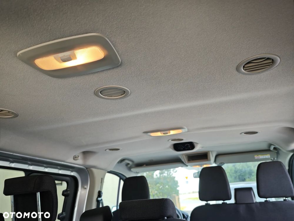 Ford Tourneo Custom - 36
