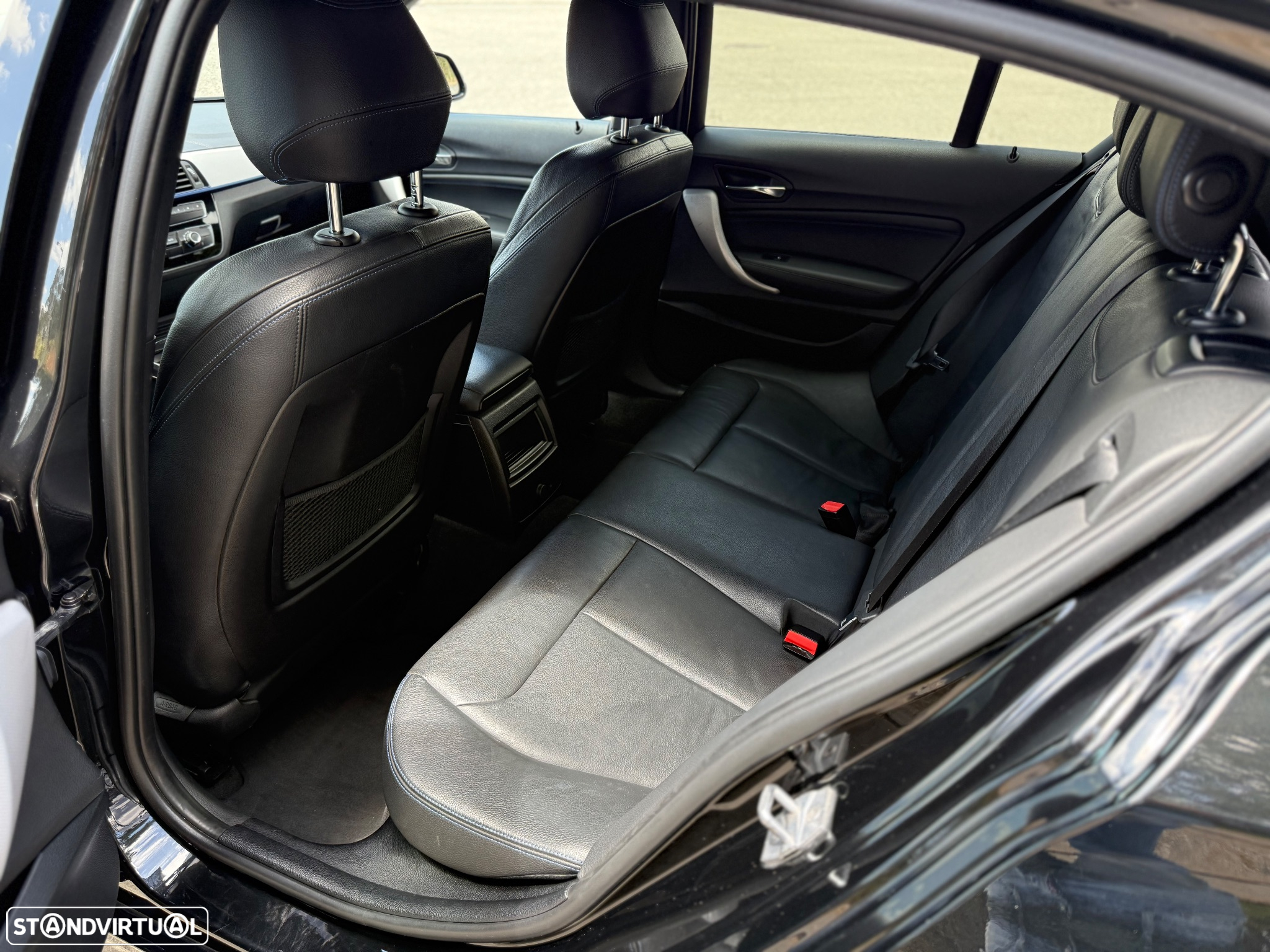 BMW 116 d Pack M - 11