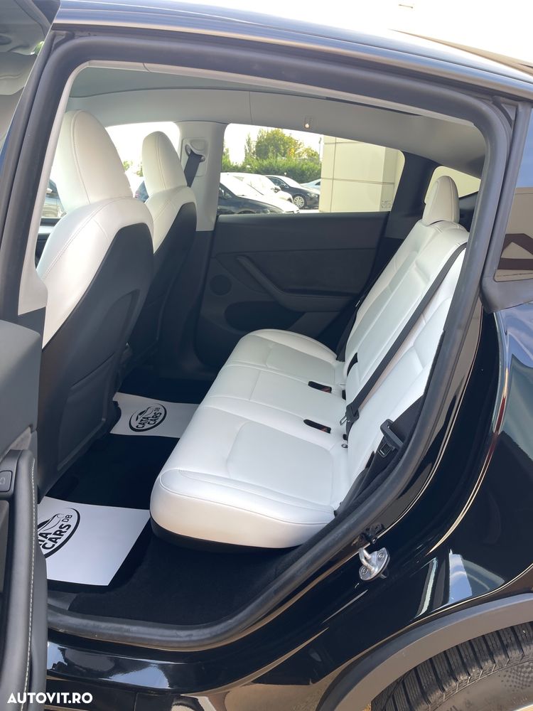 Tesla Model Y Long Range Dual Motor AWD - 27