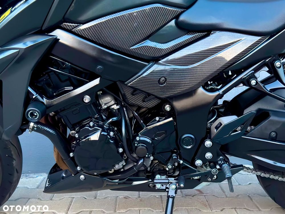 Suzuki GSX - 11