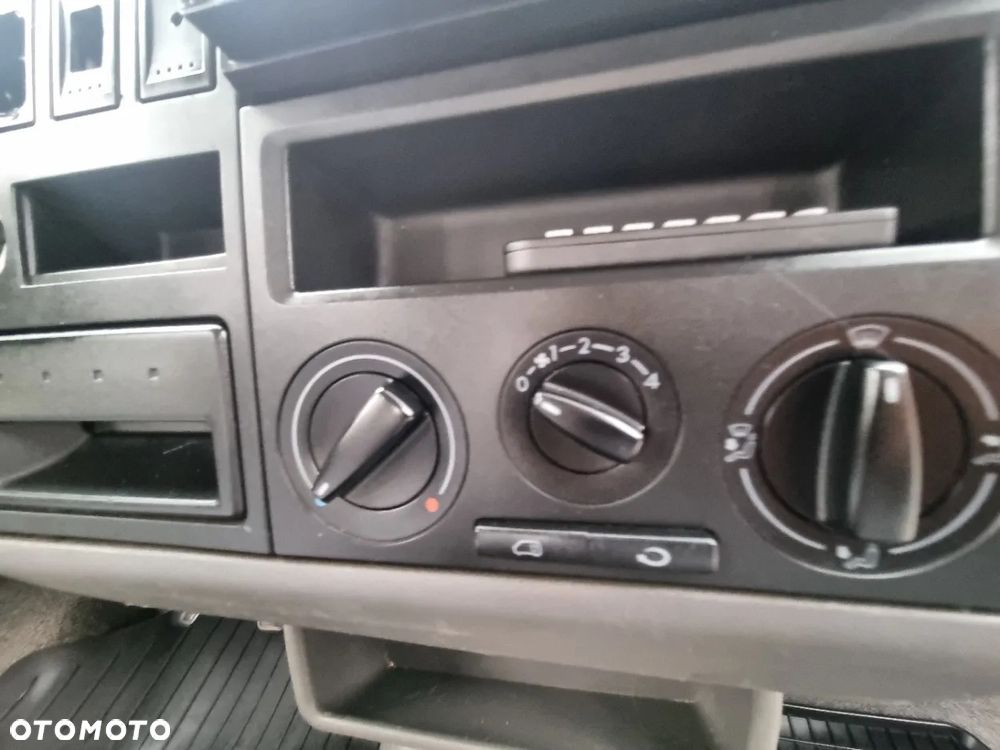 Volkswagen Multivan - 8