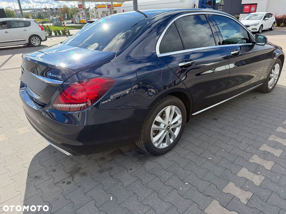 Mercedes-Benz Klasa C 300 4MATIC 9G-TRONIC - 9