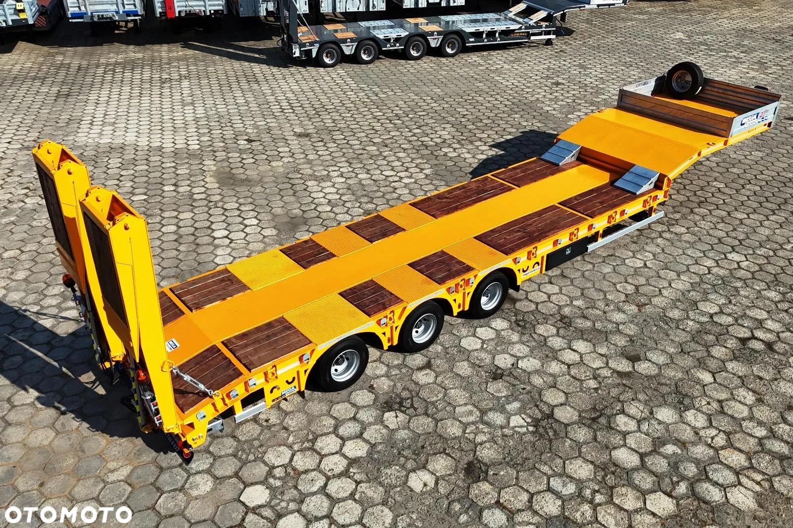 Inny LW3 NISKOPODWOZIOWA 3 OSIOWA 13.600mm z najazdami hydraulicznymi - 5