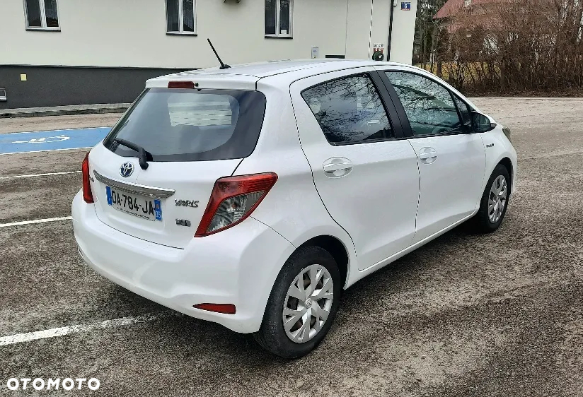 Toyota Yaris Hybrid 100 Dynamic - 6