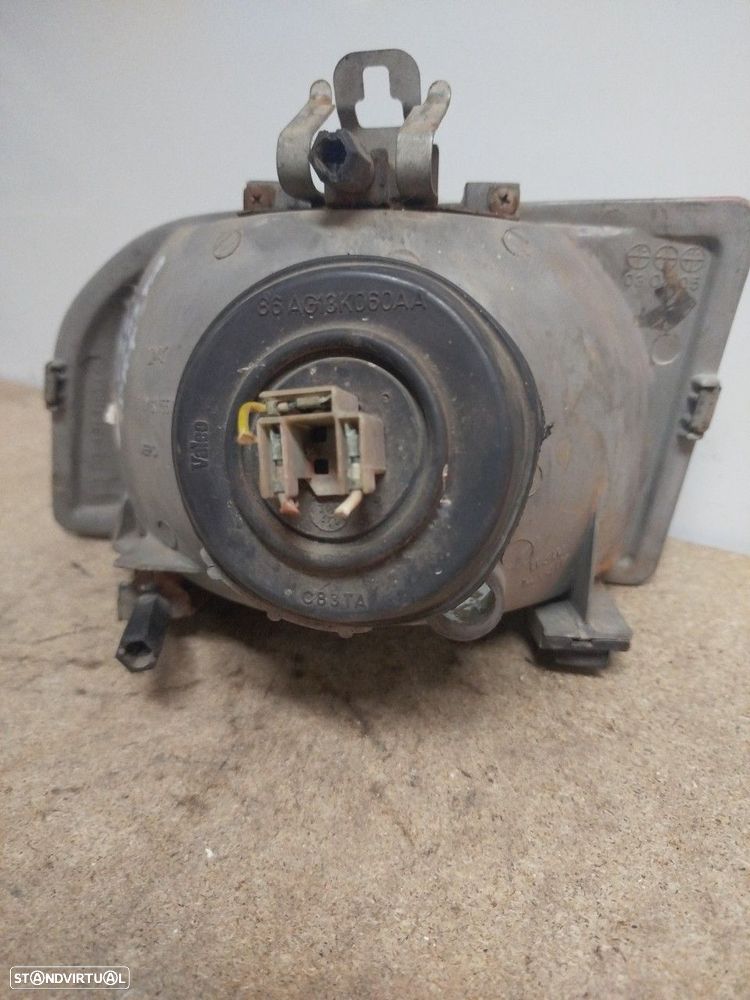 Farol/ Otica Dianteiro Dto Ford Fiesta Iii (Gfj) - 2